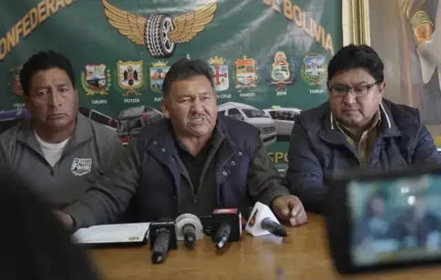 Dirigentes de la Confederación de Choferes de Bolivia.