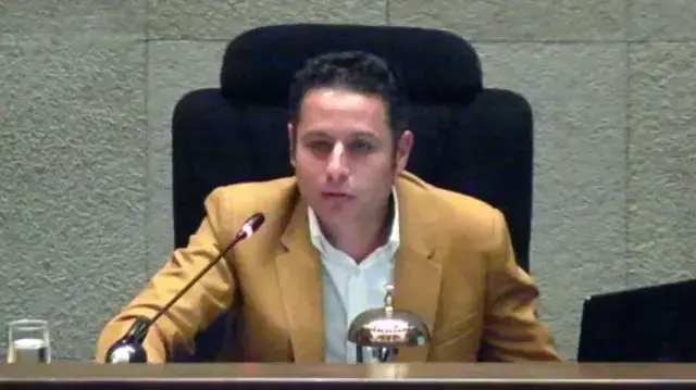 El presidente nato de la Asamblea Legislativa, Edmand Lara, durante la sesión.