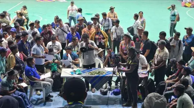 Una reunión de Evo Morales y sus dirigentes afines.