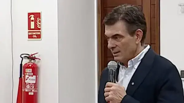 Paz conduce un programa 'Diálogo con el Presidente'.