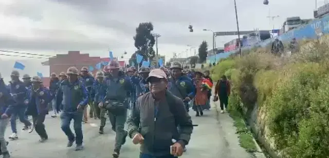 Manifestantes cooperativistas mineros durante el inicio de la movilización.