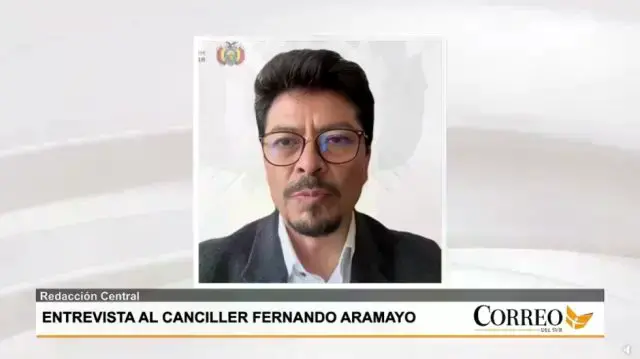 Fernando Aramayo, ministro de Relaciones Exteriores, durante la entrevista en Correo del Sur Radio.