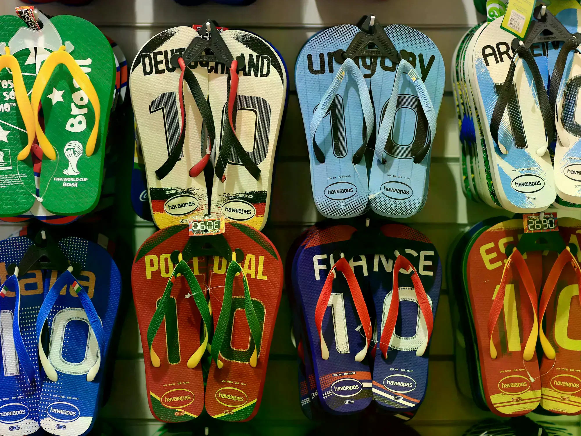 Las ojotas Havaianas, símbolo de Brasil, en medio de la polémica política.