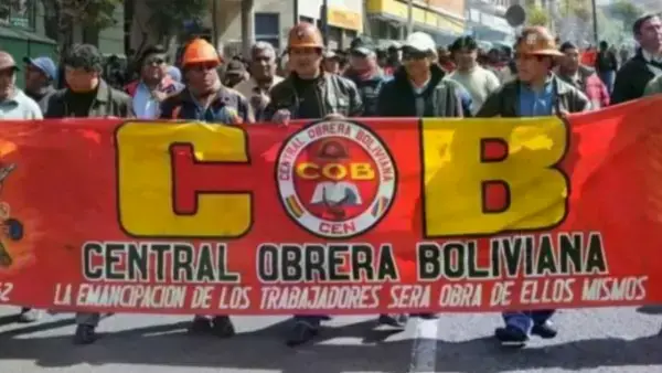 Marcha de la COB en rechazo al DS 5503.