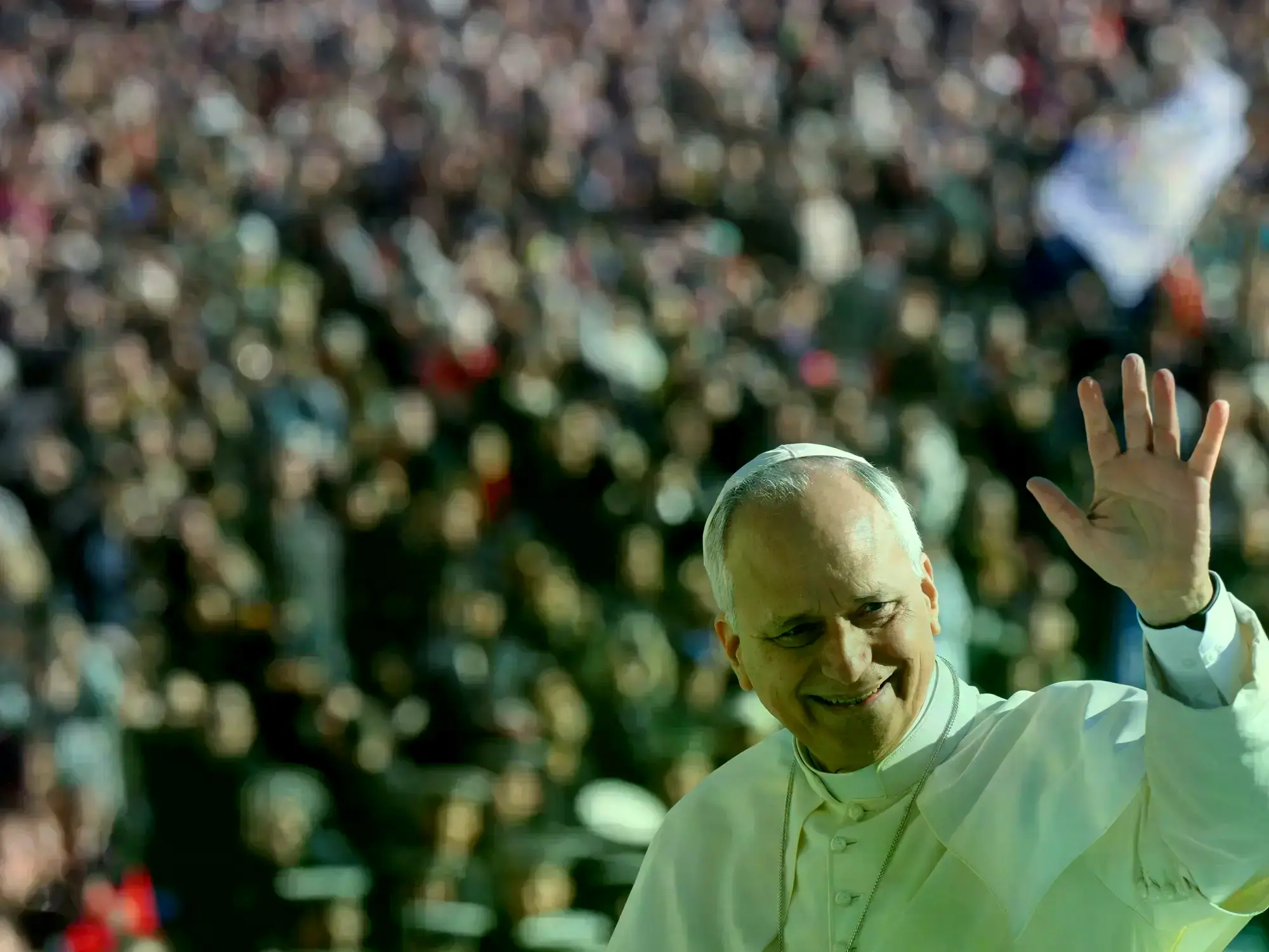 El papa León XIV durante la audiencia general en la plaza de San Pedro.