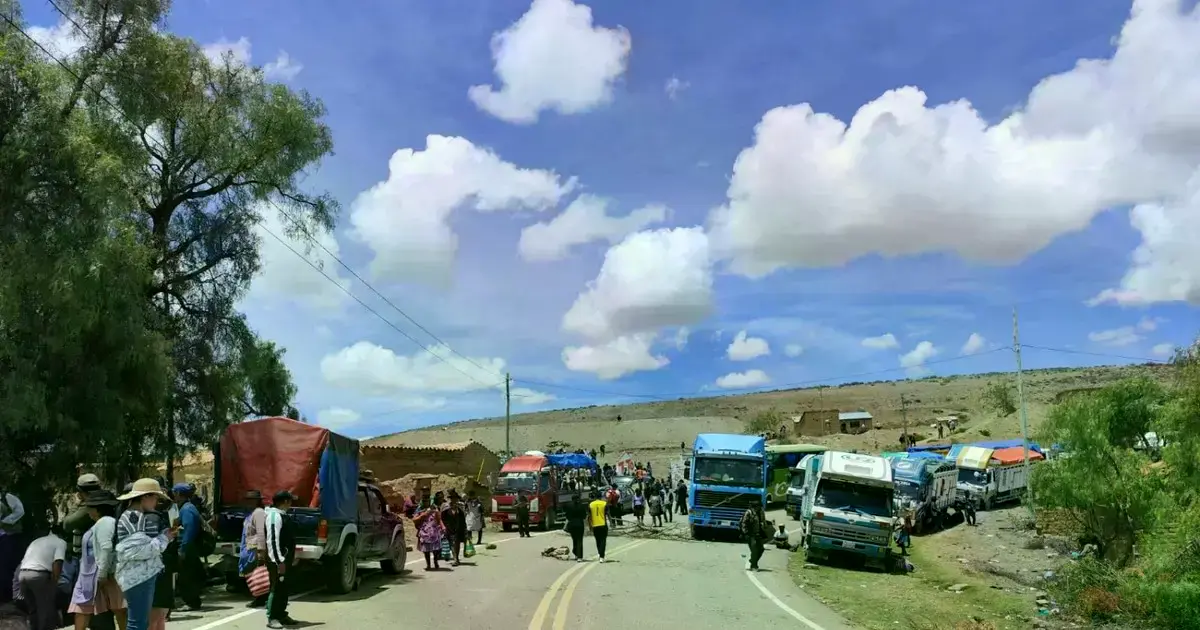 Así está la ruta Yamparáez - Sucre.