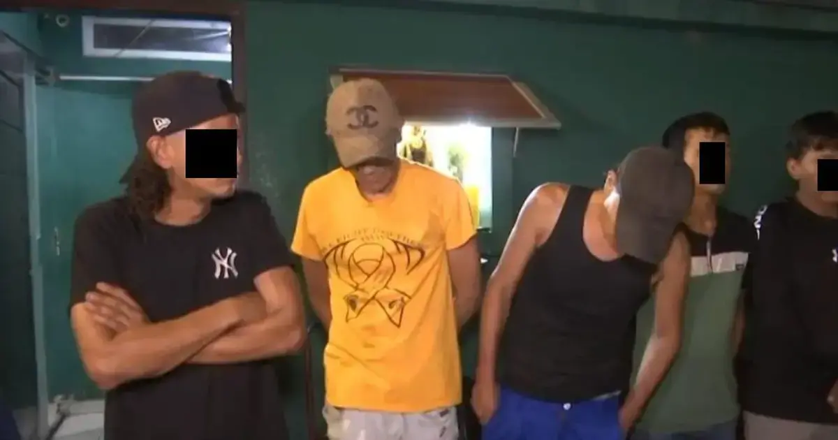Operativo policial en mercados de Santa Cruz