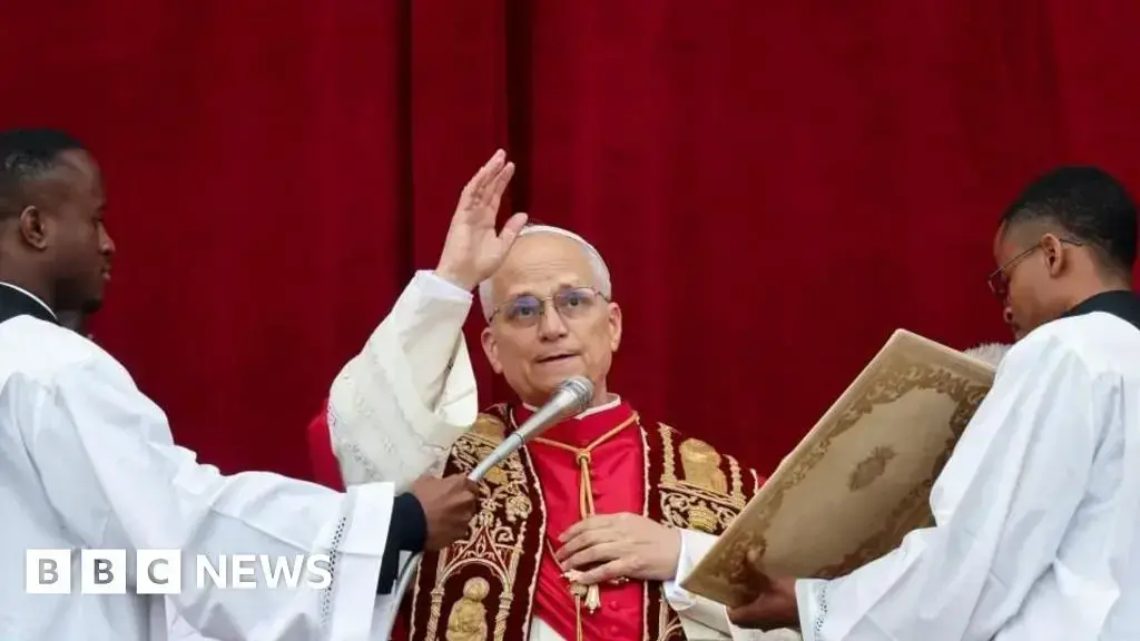 Papa Leo durante su mensaje navideño Urbi et Orbi en la Plaza de San Pedro.