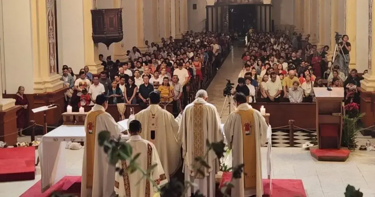 La iglesia celebró la misa de Nochebuena con fe y esperanza.