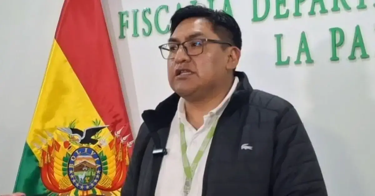 El fiscal Omar Yujra, a cargo del caso Botrading, en conferencia de prensa.