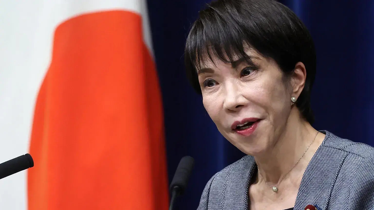 La primera ministra de Japón, Sanae Takaichi, habla durante una rueda de prensa en Tokio.