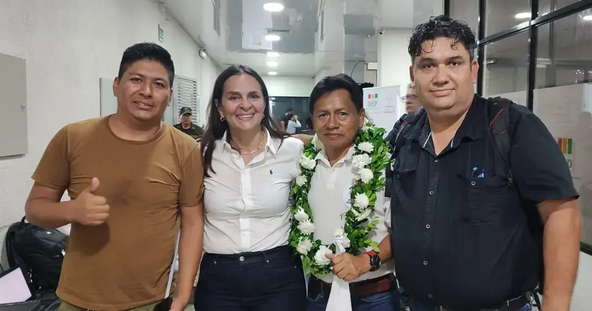 Rosario Schamisseddine registra su candidatura en el TED de Santa Cruz.