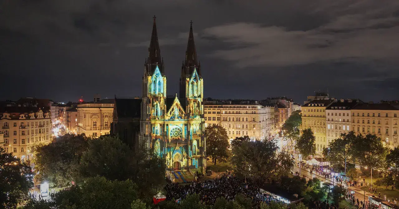 Una instalación de luz durante el Festival Signal en Praga.