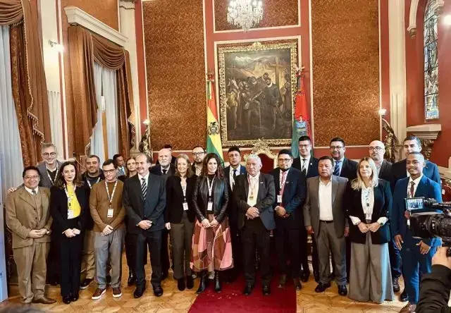 Acto de entrega del galardón en el Palacio Consistorial de La Paz.