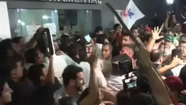 Enfrentamiento entre seguidores de Libre y Creemos en Santa Cruz.