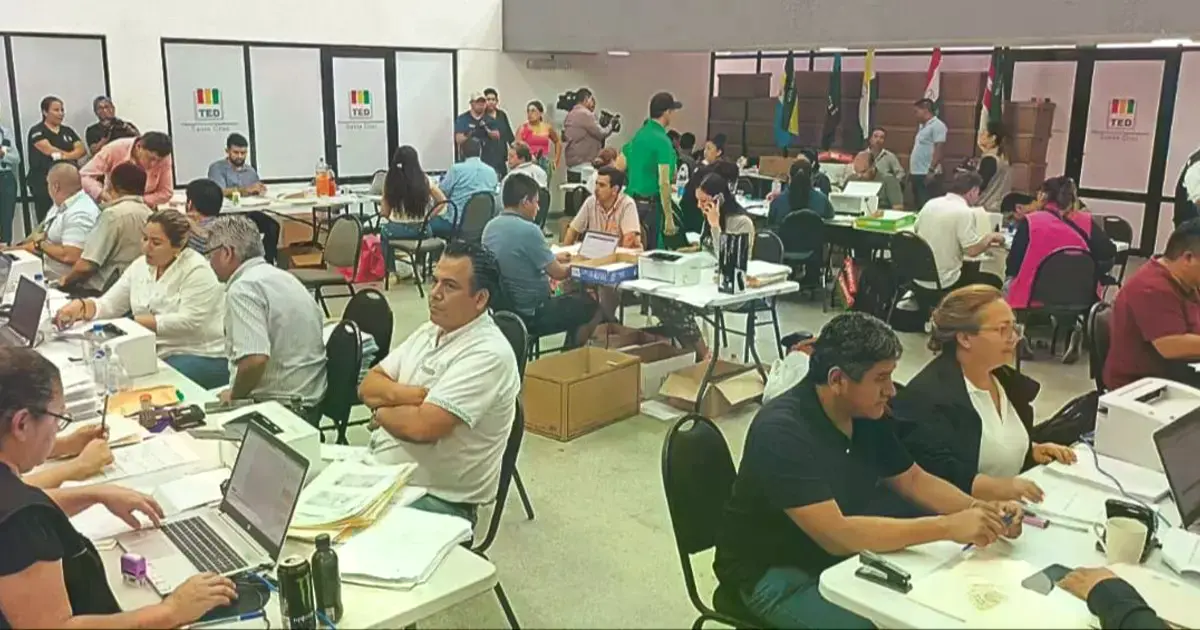 El trabajo en las oficinas del TED cruceño proseguirá hasta la revisión completa de las carpetas.