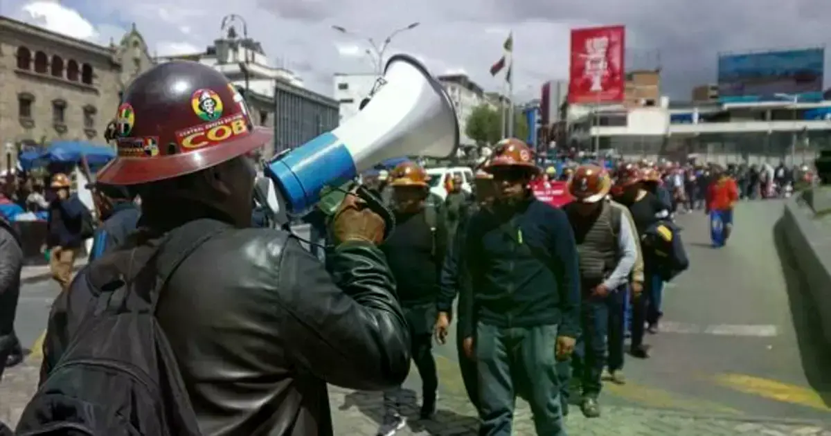 Mineros asalariados concentrados en La Paz durante las protestas.