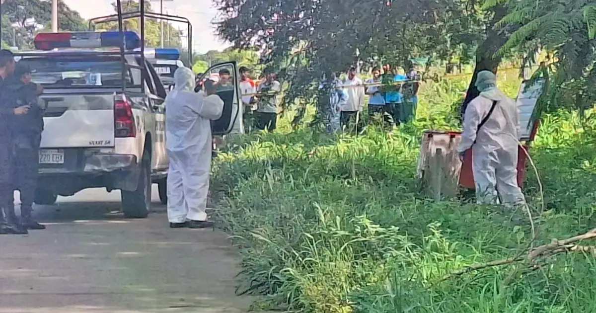 La mujer fue encontrada sin vida dentro de un refrigerador.