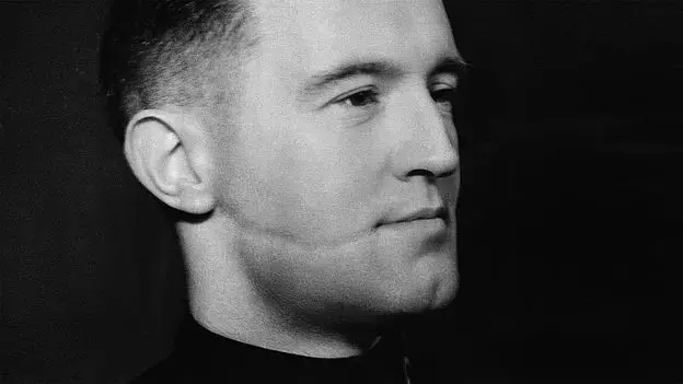 William Joyce, conocido como Lord Haw-Haw, con la Unión Británica de Fascistas.
