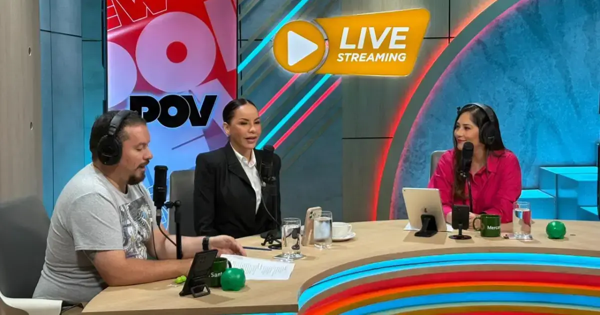 Mayté Flores durante una entrevista en el programa POV.