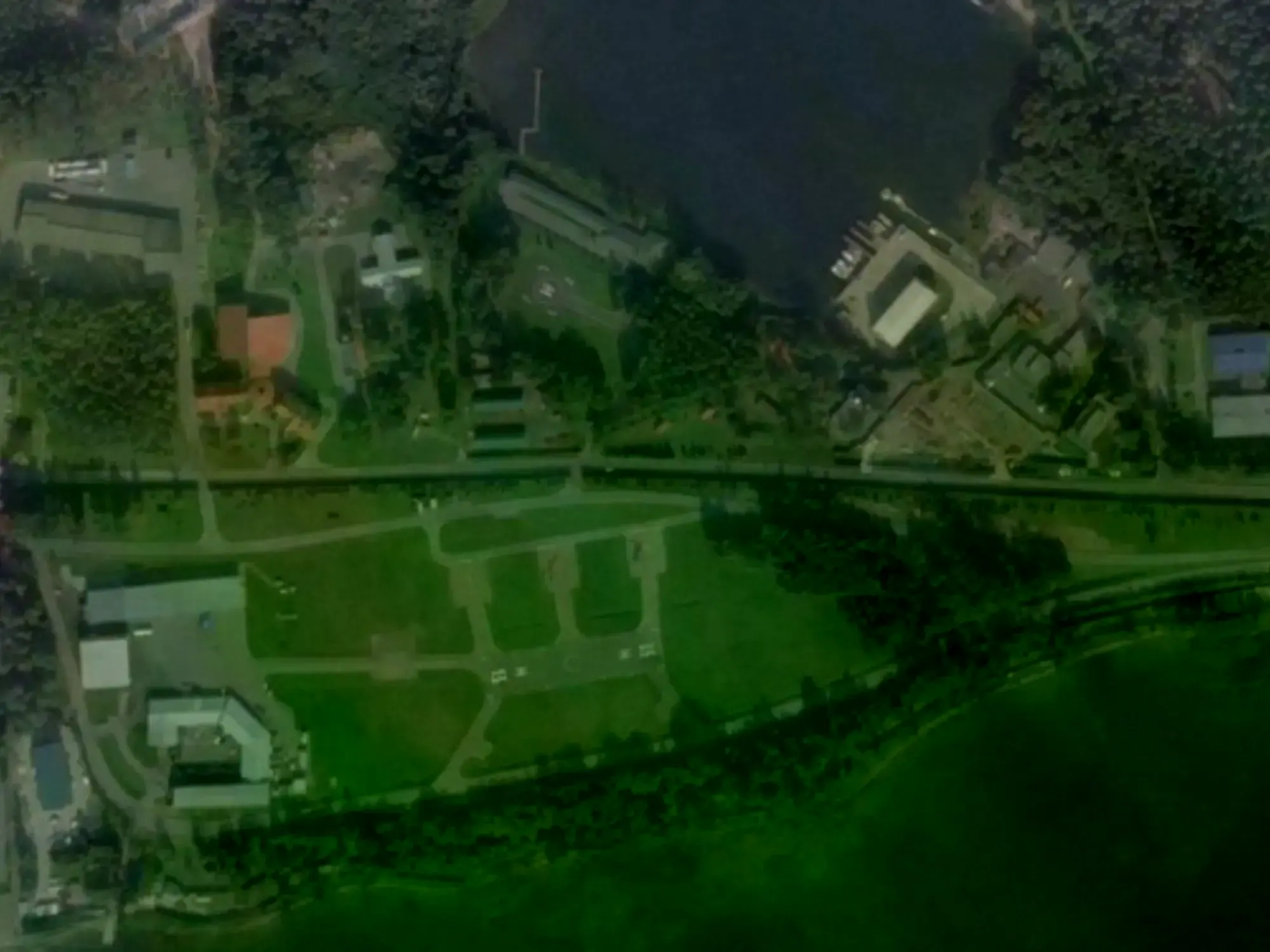 Imagen por satélite de 2023 del complejo presidencial junto a los lagos Valdái y Uzhín, en la región de Nóvgorod.