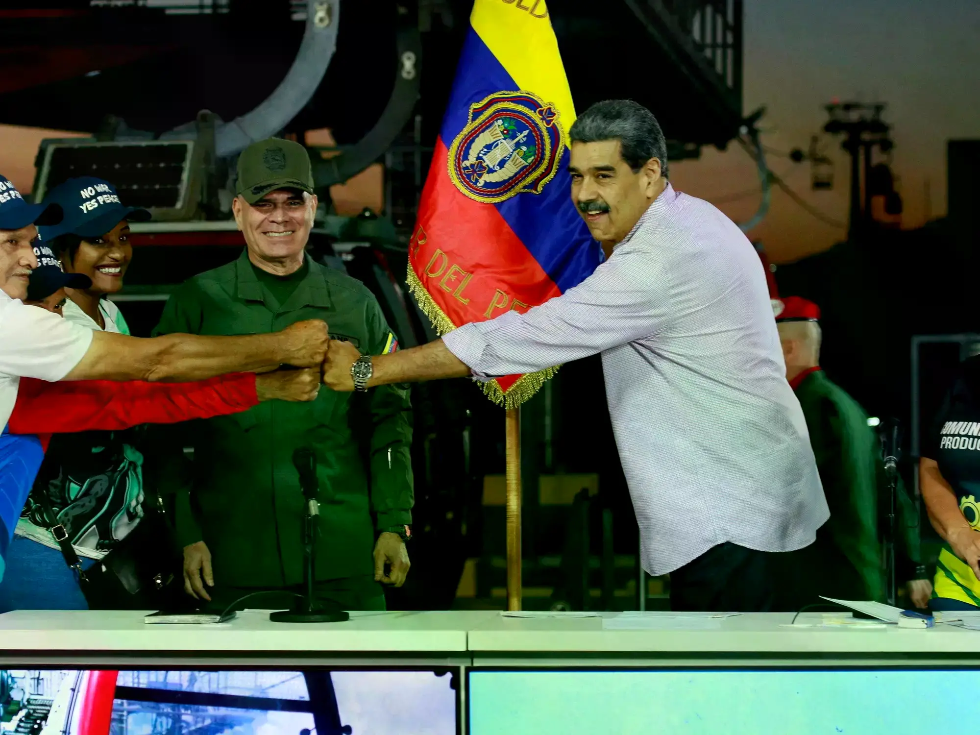 Maduro junto al ministro de Defensa, Vladimir Padrino.
