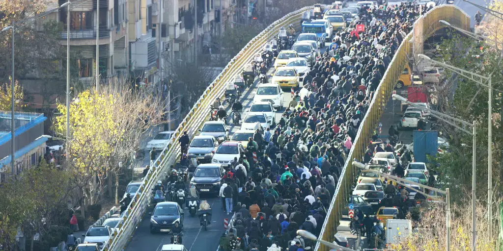 Protestas en Irán por la crisis económica y la devaluación del rial.