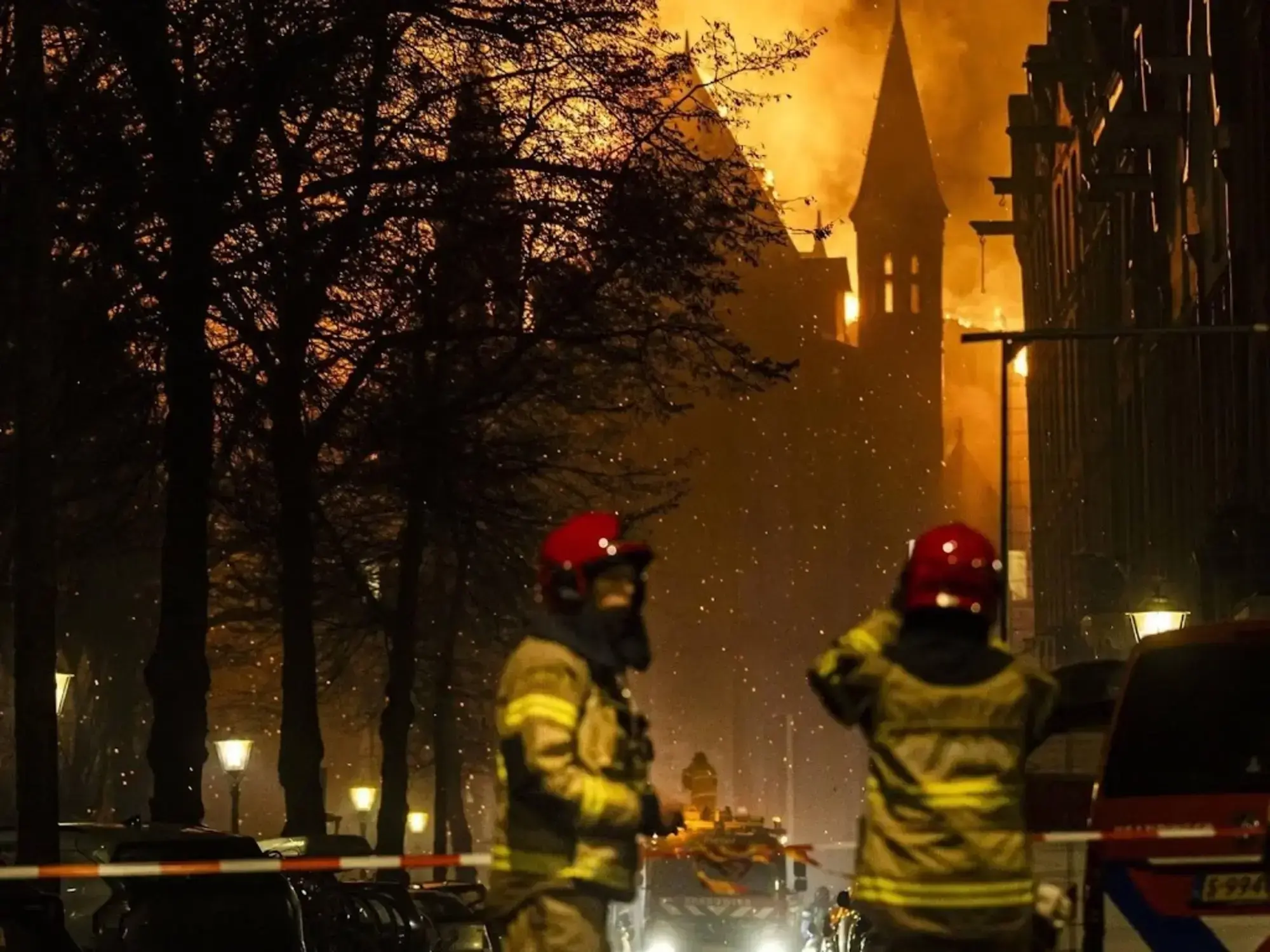 Incendio en la torre de la iglesia Vondelkerk en Ámsterdam.