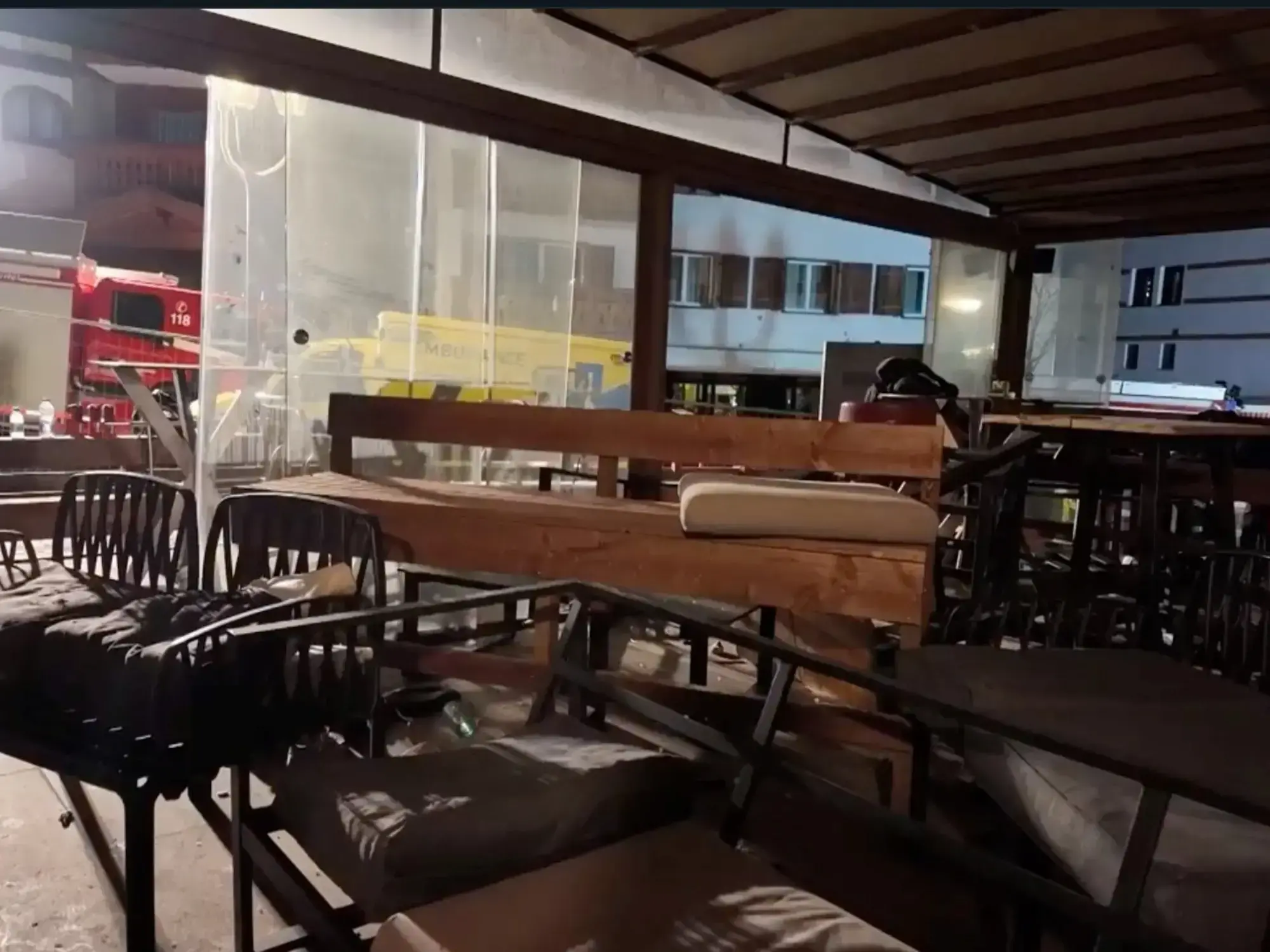 El incendio destruyó el interior del bar en el centro de esquí Crans-Montana.