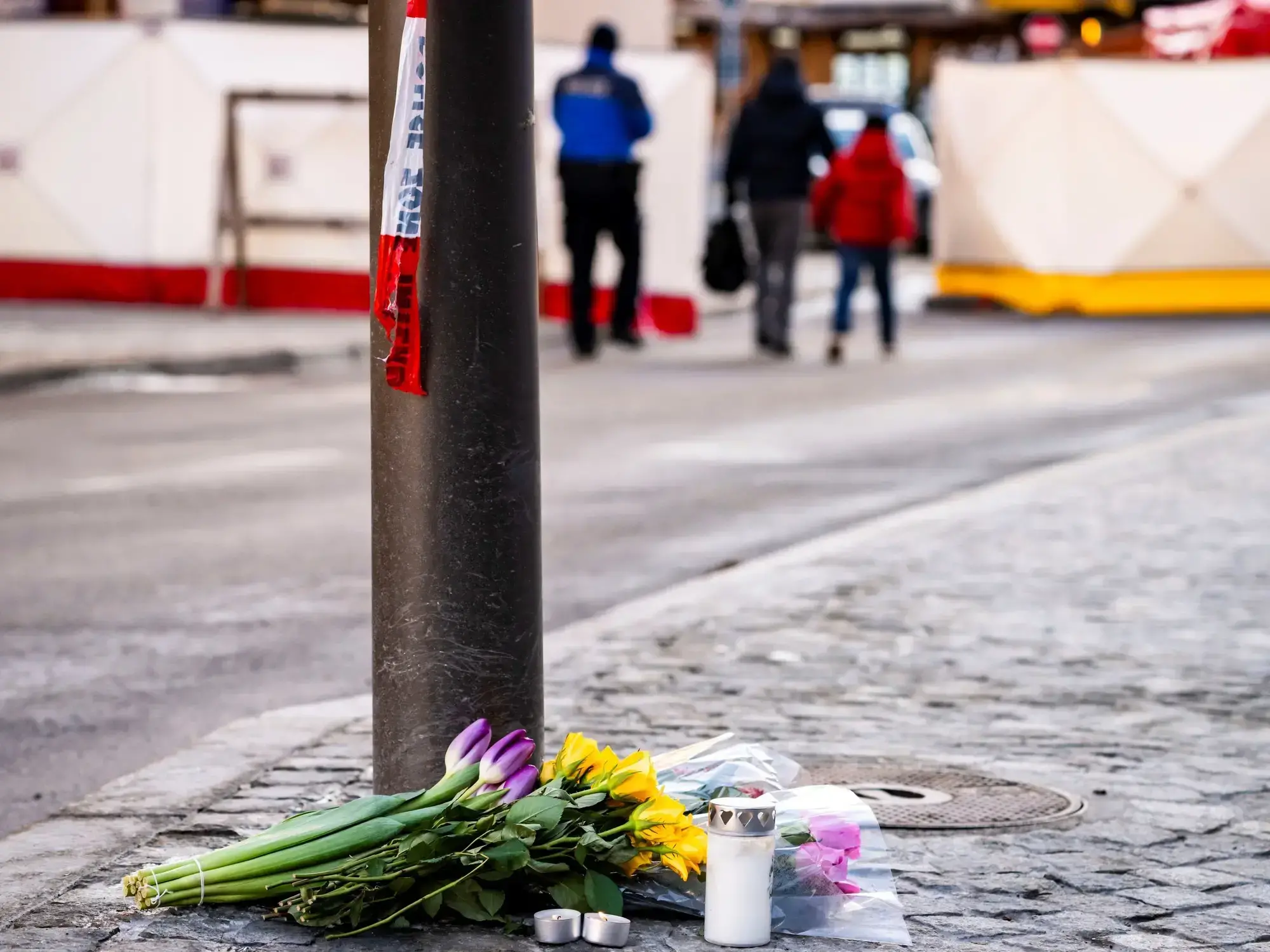 Un ramo de flores cercano al lugar donde se desató la tragedia.