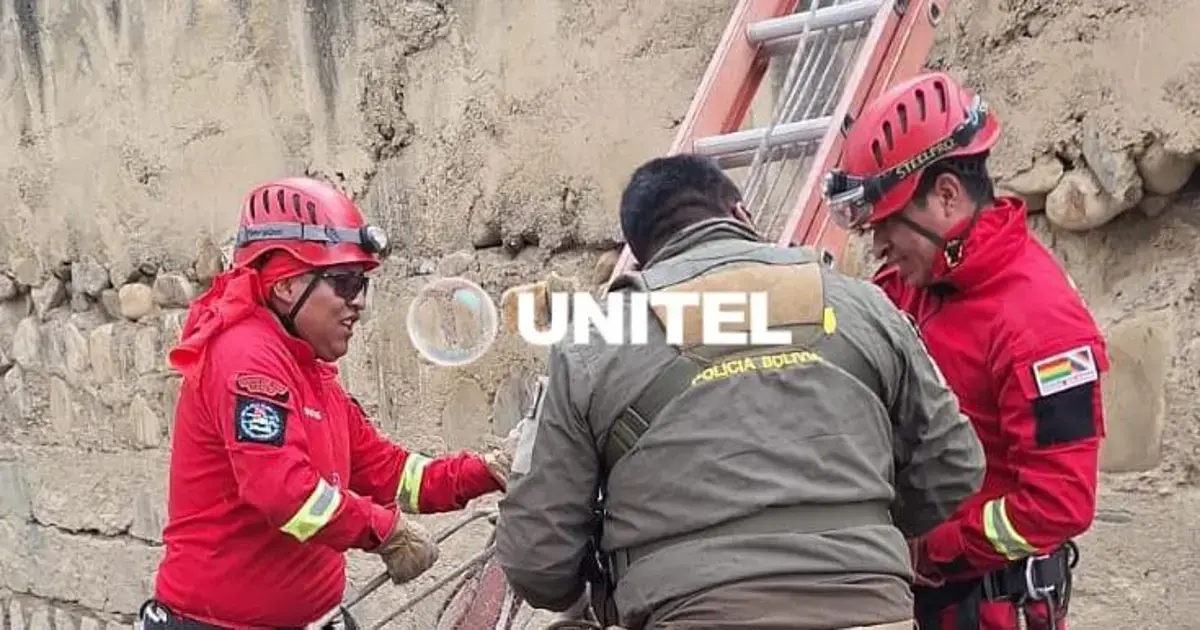 El cuerpo fue recuperado por bomberos.