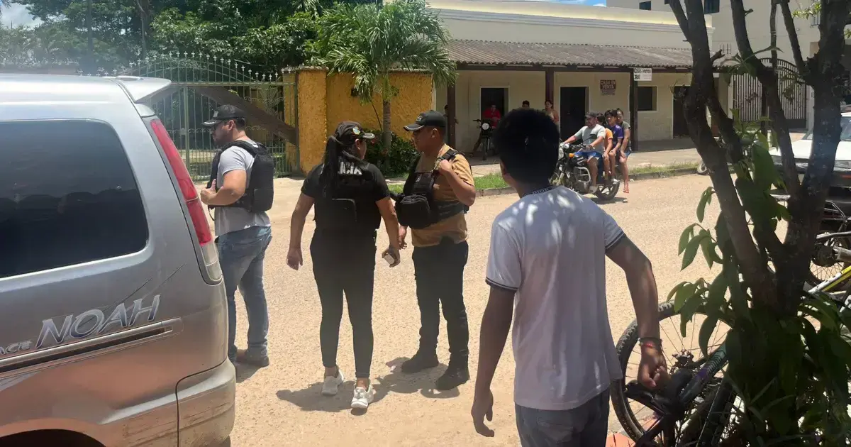 La Policía llegó al lugar para realizar el levantamiento legal de los cuerpos