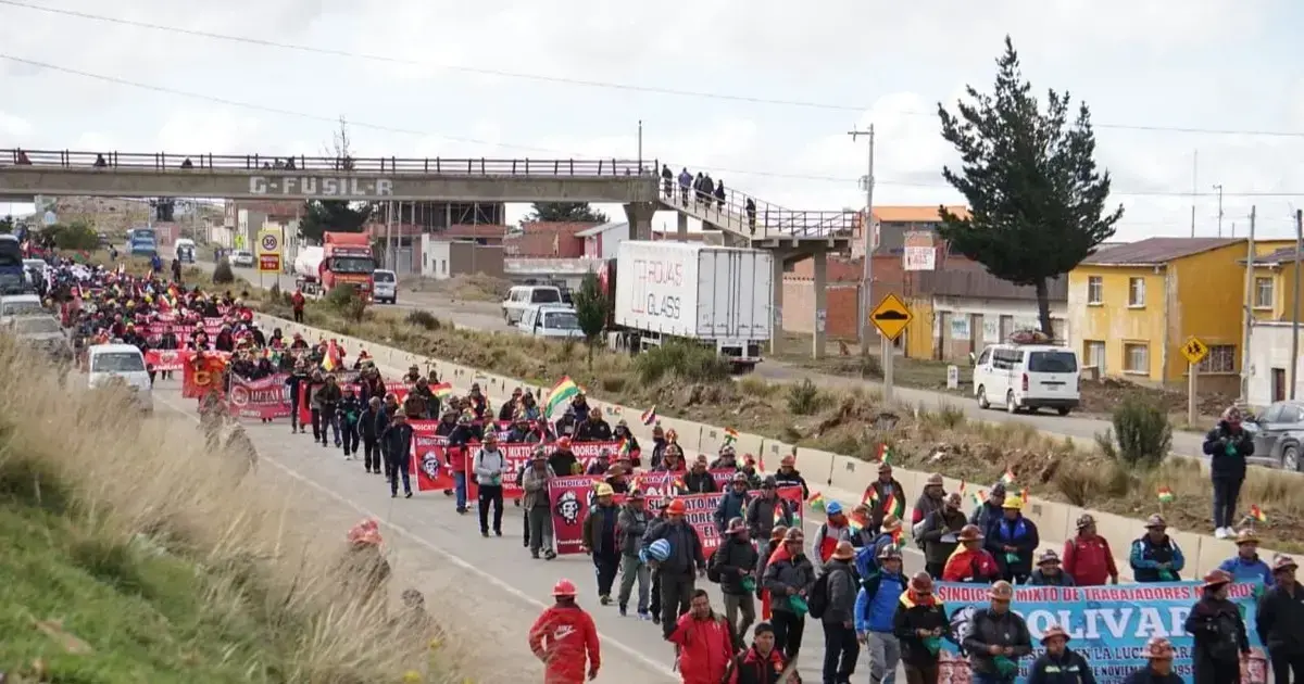 Marcha de la COB y la Csutcb desde Calamarca