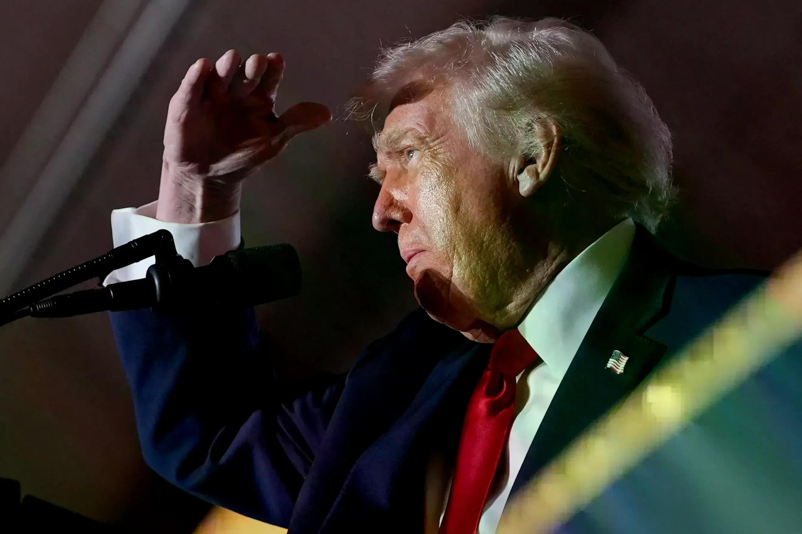 El presidente Donald Trump habla en el Mount Airy Casino Resort