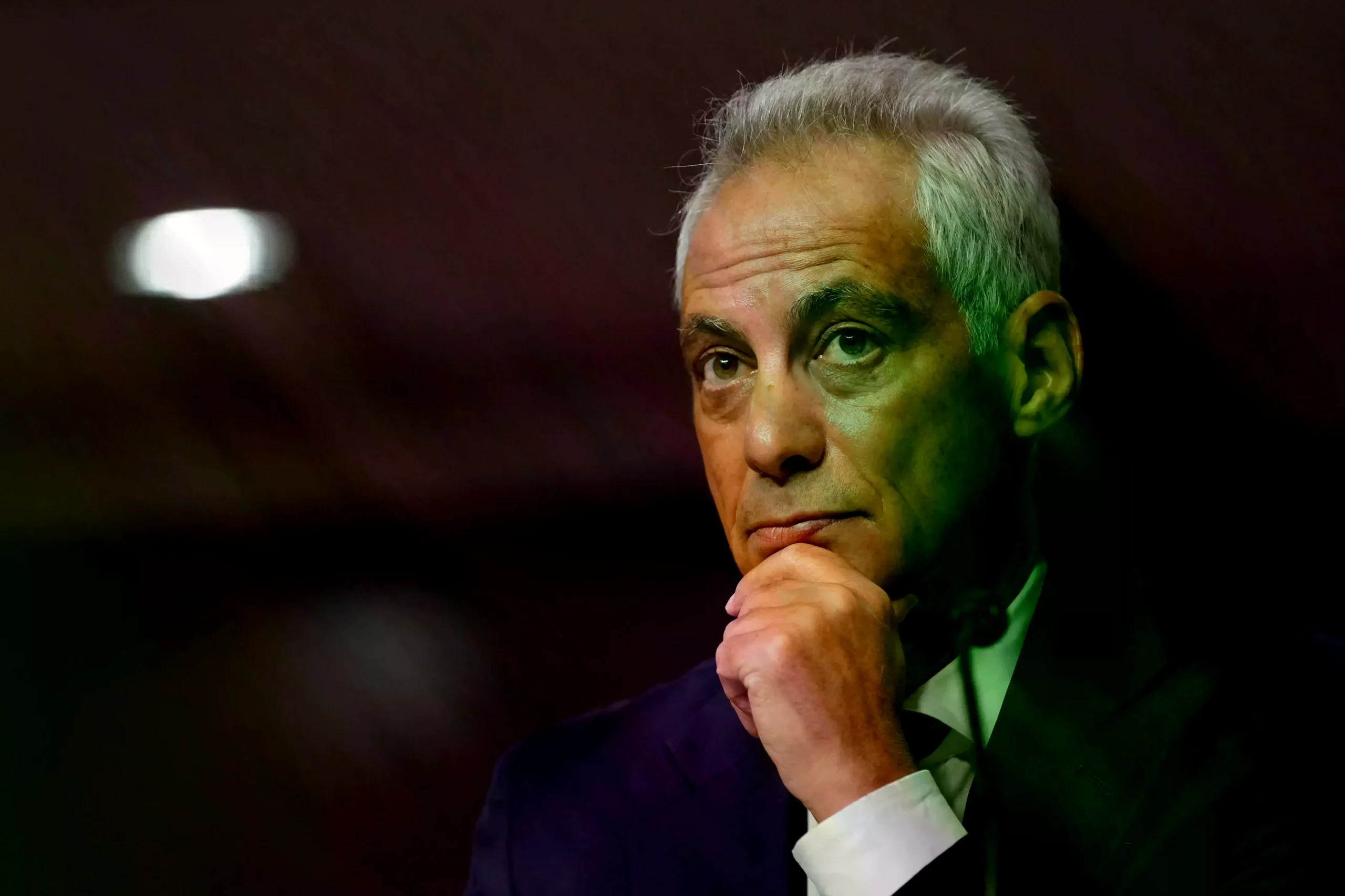 Rahm Emanuel quiere limitar el acceso de los jóvenes a las redes sociales.