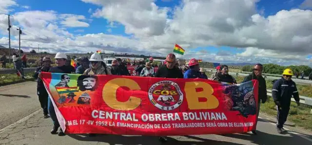 Marcha de la COB se dirige rumbo a La Paz.