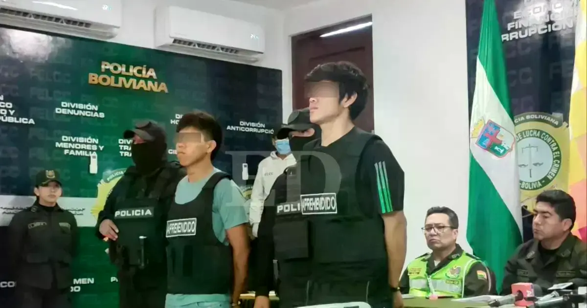 La Policía presentó a los dos ladrones