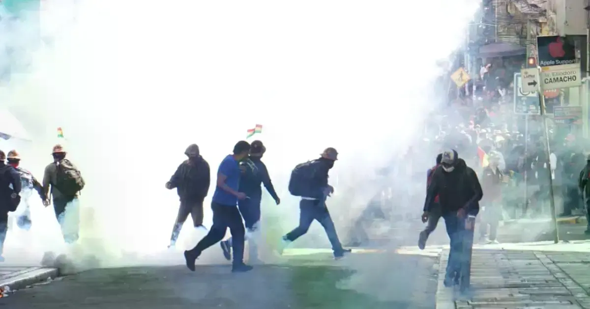 La Policía gasificó a los marchistas de la COB.