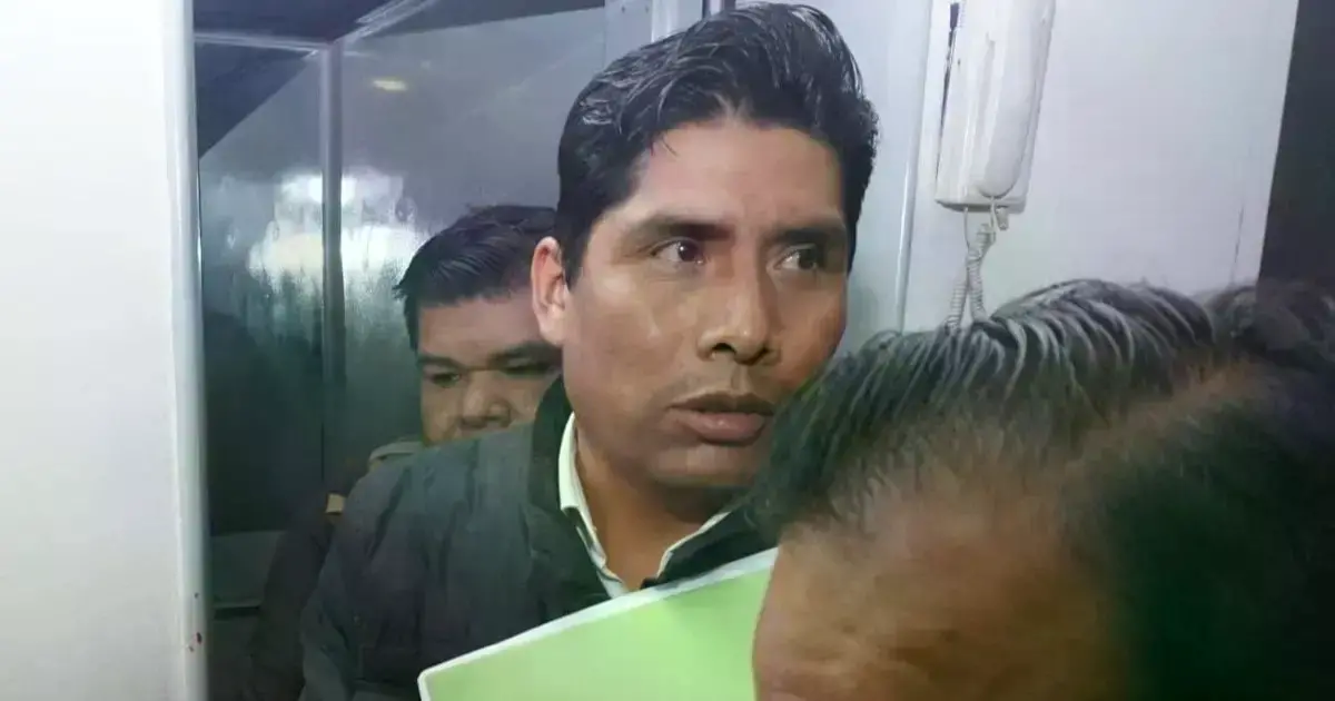 El exgerente de Emapa, Franklin Flores, al momento de su aprehensión en la Fiscalía de La Paz.