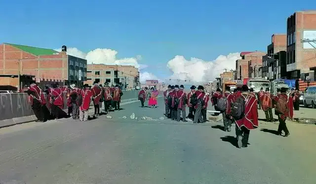 Campesinos de La Paz se movilizan en contra de las medidas económicas del Gobierno.