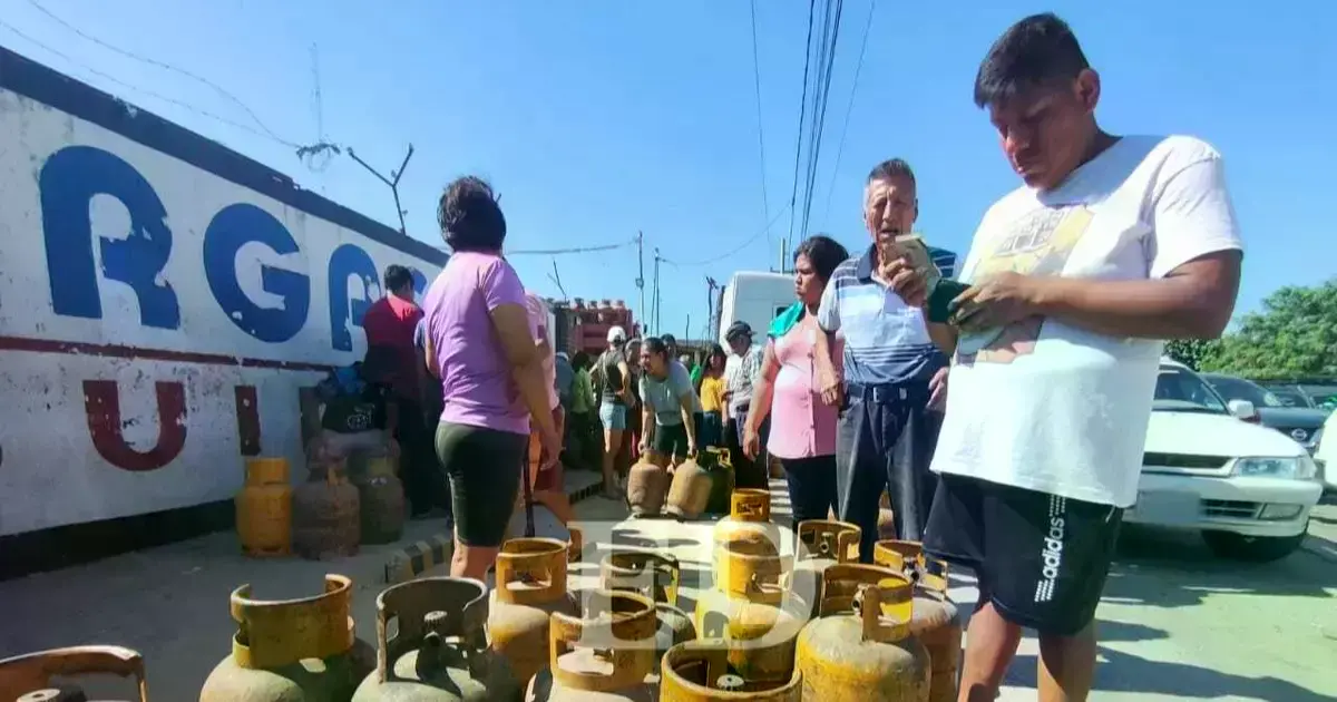 Más de 100 personas forman filas en busca de GLP