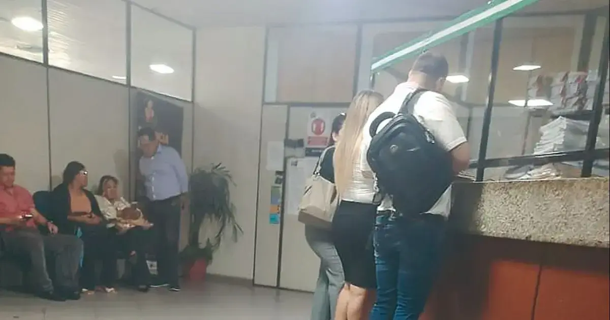 Defensores del padrastro acudieron al Palacio de Justicia para apoyarlo.
