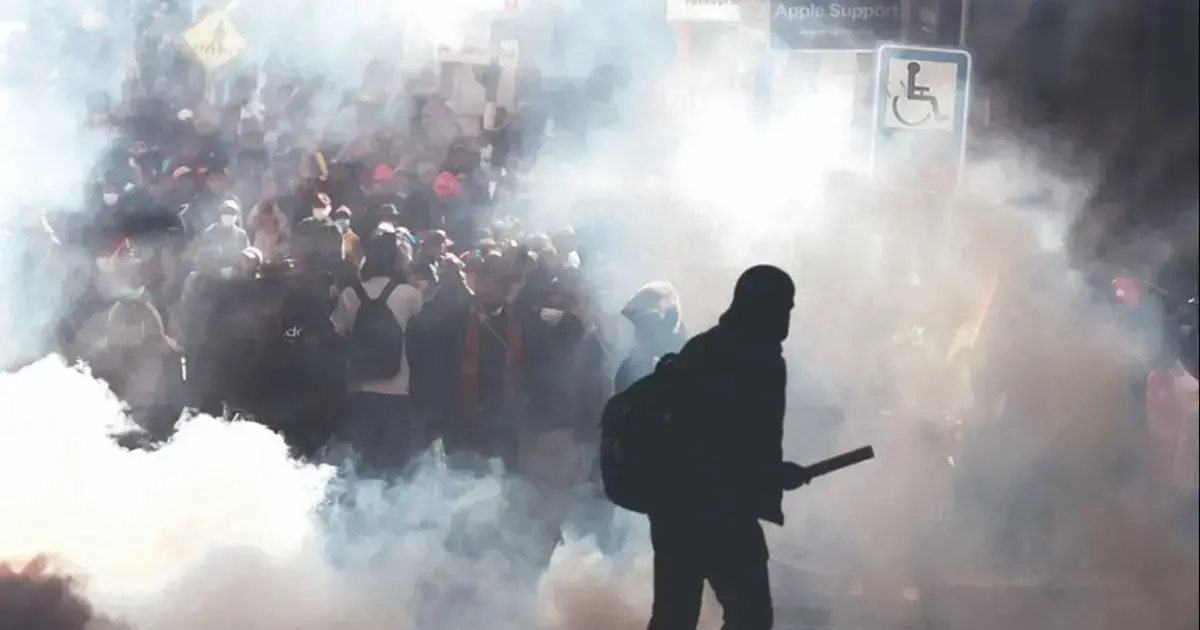 Enfrentamientos marcaron la jornada del lunes en La Paz, en medio del rechazo de la COB al DS 5503.