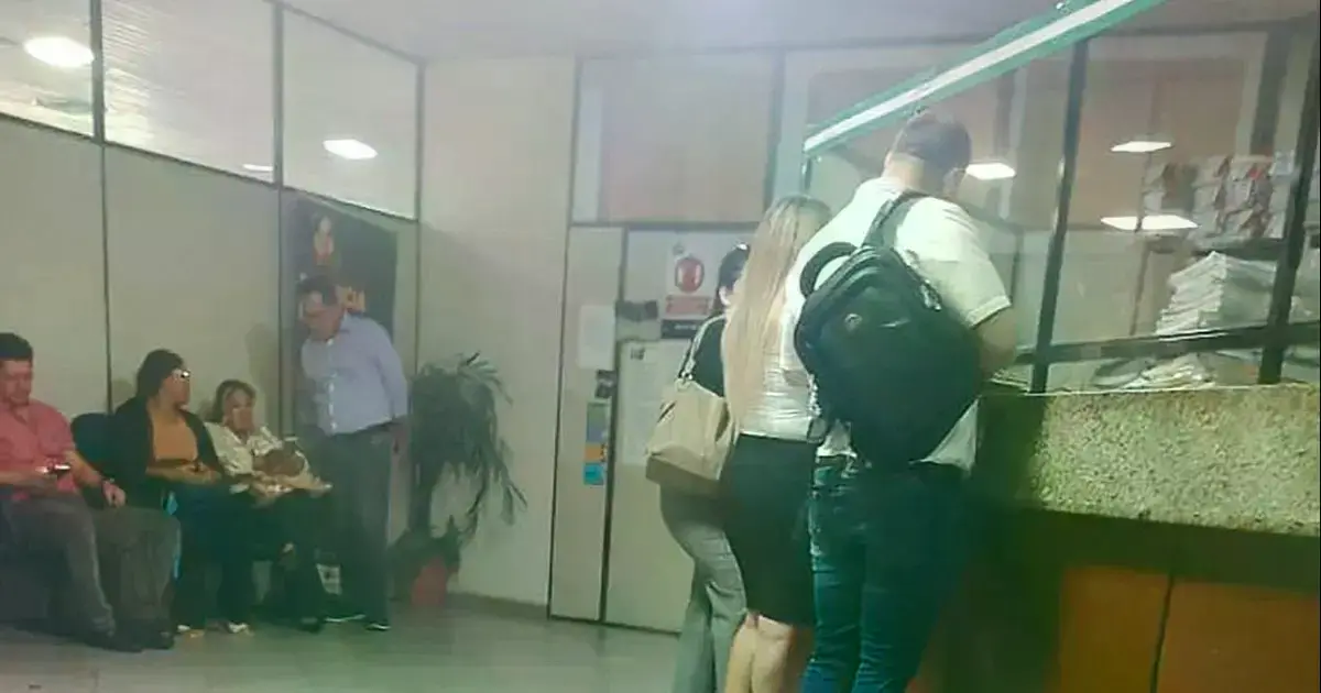 Defensores del padrastro acudieron al Palacio de Justicia para apoyarlo.