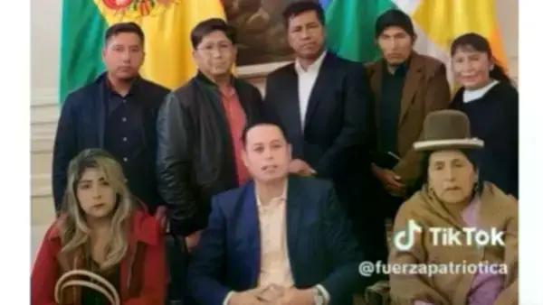 El vicepresidente Edmand Lara junto a siete legisladores.