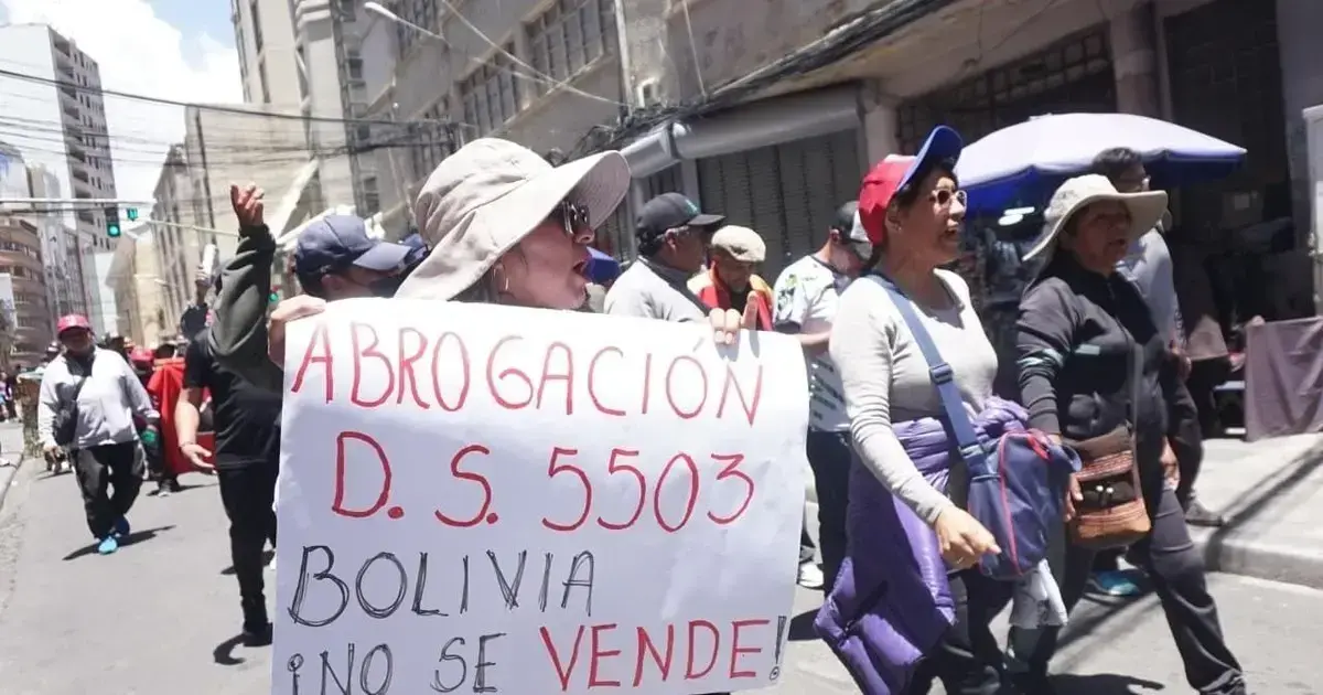 Protestas en las calles contra el Decreto Supremo 5503