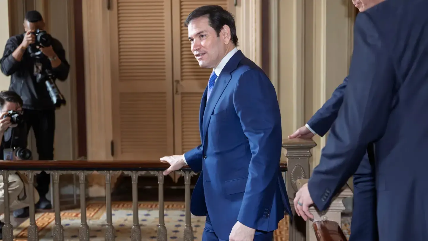 Rubio viaja a Dinamarca mientras Trump mantiene en agenda la compra de Groenlandia.