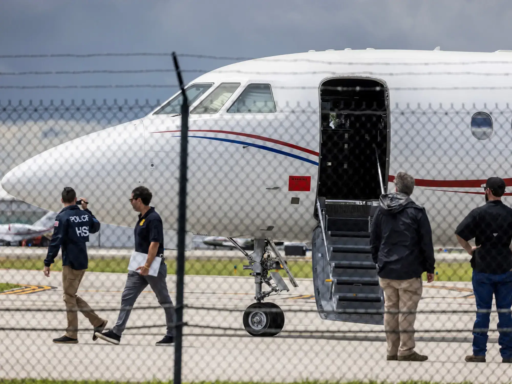 El avión Dassault Falcon 900 que las autoridades de EE.UU. confiscaron y dicen pertenece a Nicolás Maduro.
