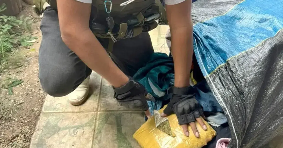 Operativo antidroga en las bodegas de la terminal de Puerto Quijarro.