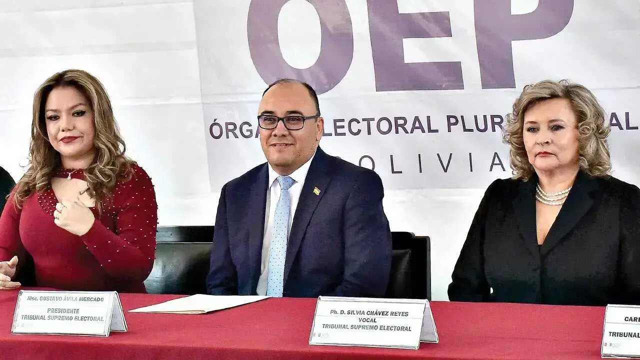 Vocales del TSE en conferencia de prensa.